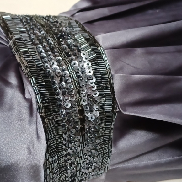 B. Darlin Halter Beaded Dress 5/6, shiny Charcoal gray - Picture 3 of 7
